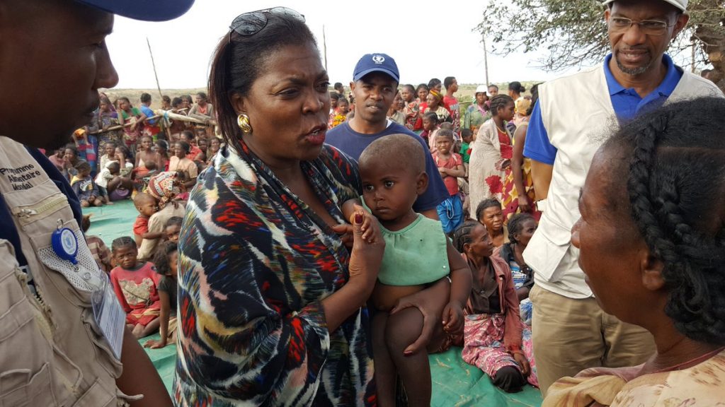 WFP Executive Director Ertharin Cousin holds a child in drought-stricken Madagascar.