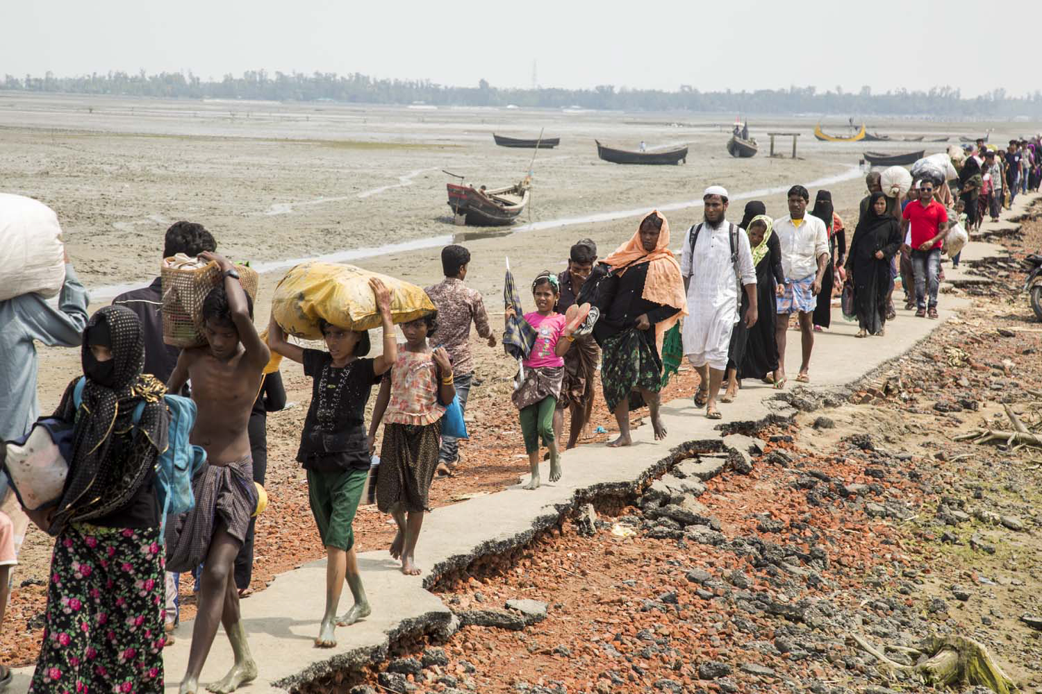 WFP provides food for refugees fleeing from violence in Myanmar to Bangladesh