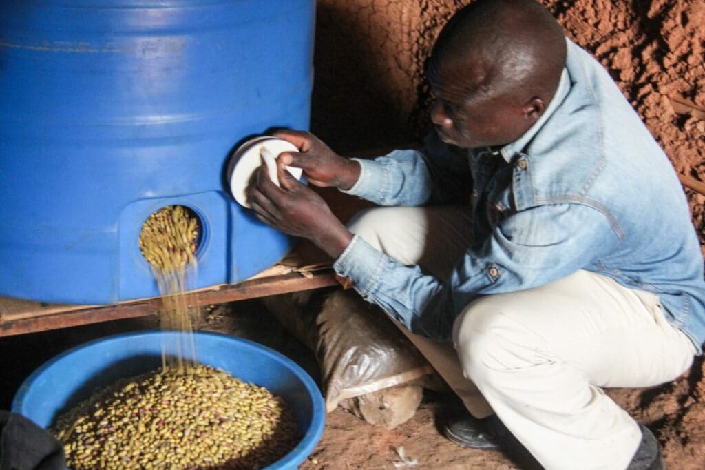 WFP Airtight Silos help farmers prevent food waste and save crops