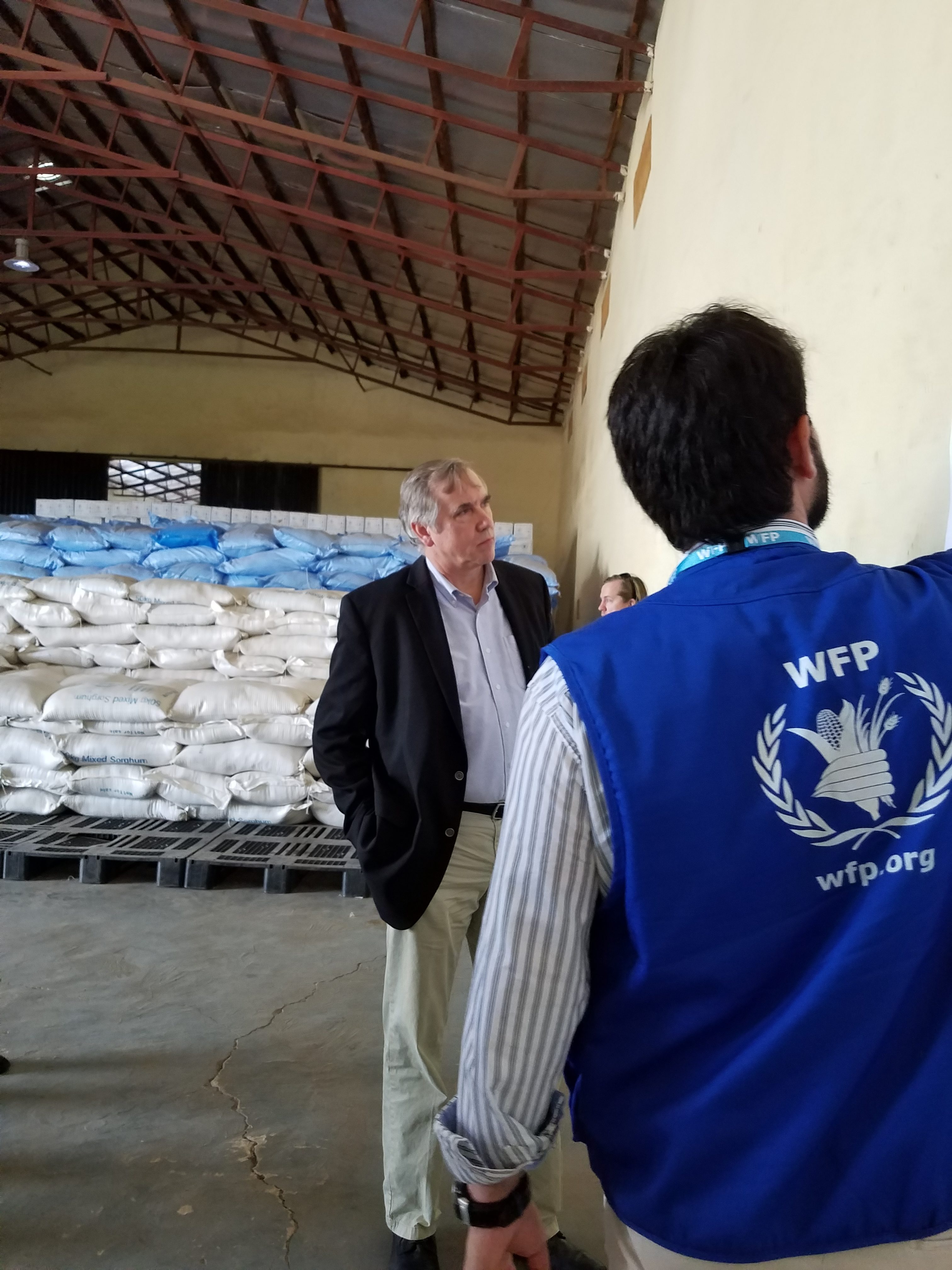 Senator Jeff Merkley and WFP staff discuss how to fight famine