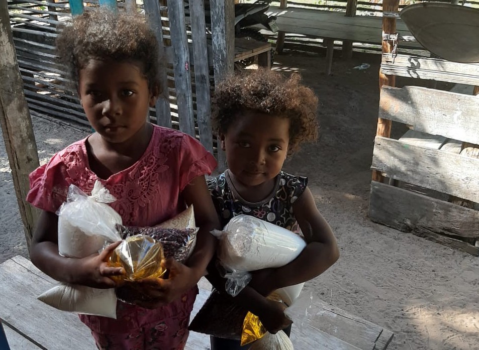 Students in Kaukira, Honduras, holding rations of food delivered by their teachers