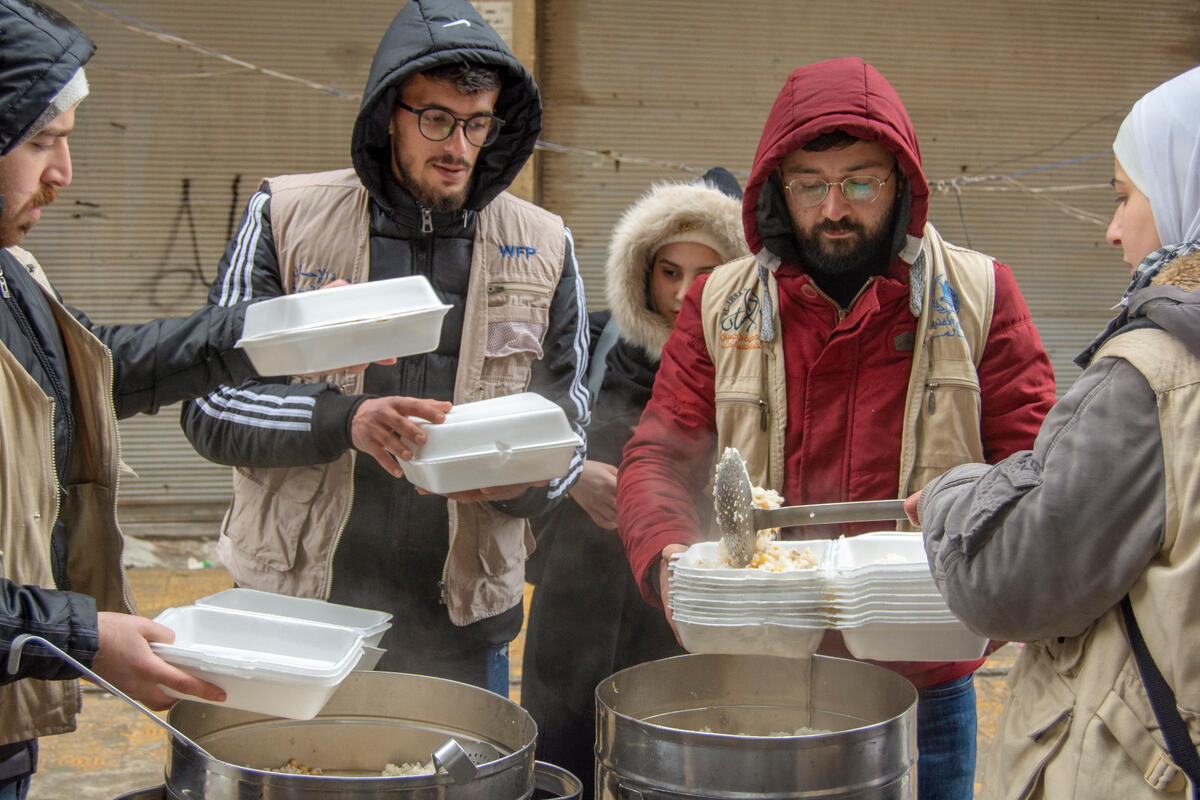 WFP food distribution to displaced people in Aleppo