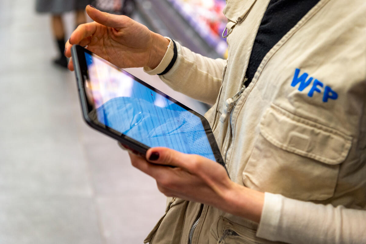 WFP officer works on cash-based assistance program in Moldova