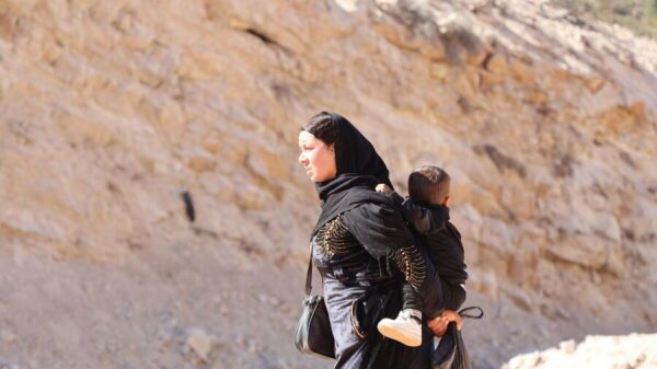 Lebanese and Syrians flee into war-torn Syria