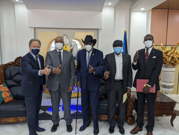 WFP Chief David Beasley stands with Sudanese government and rebel leaders