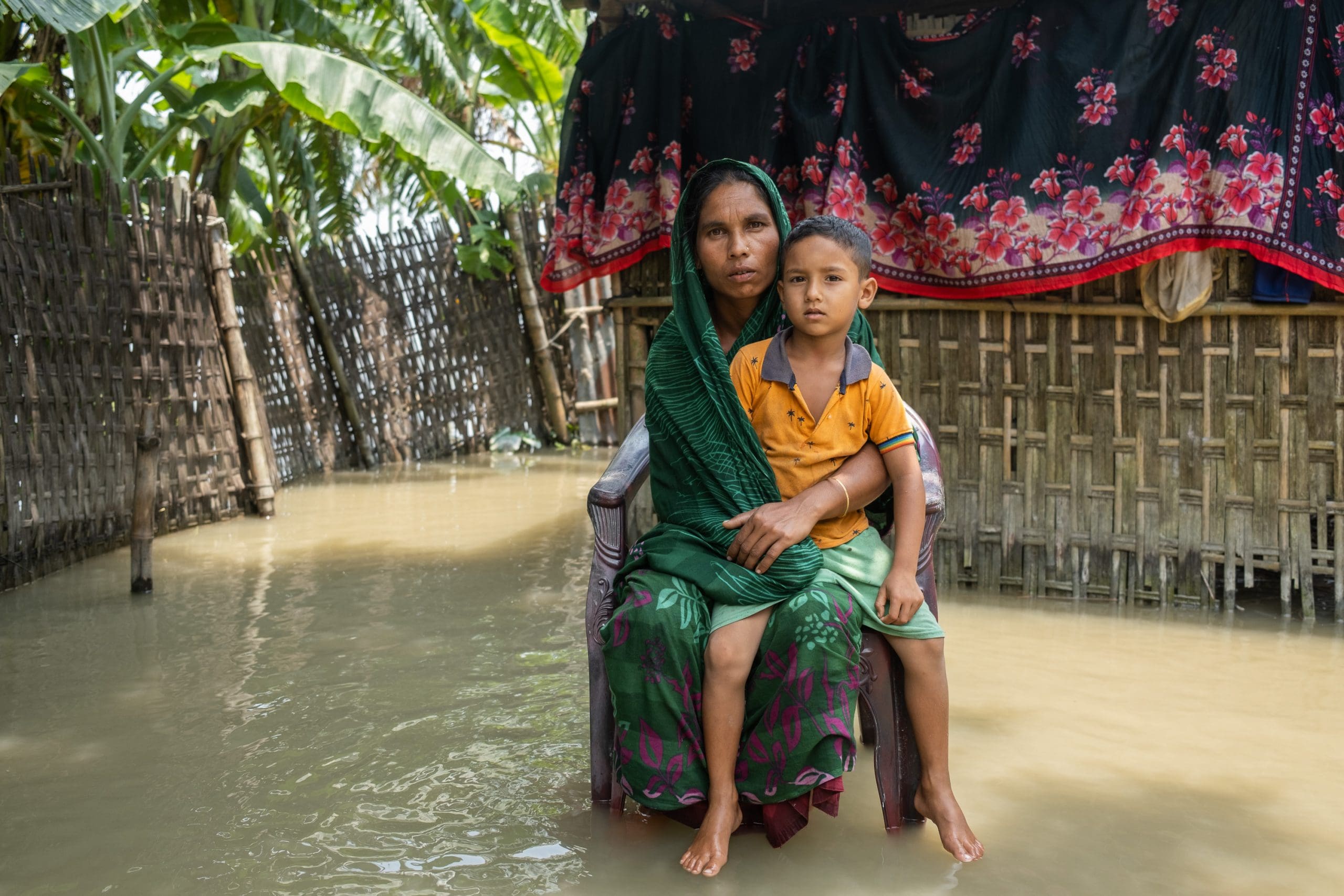 Ruhingya Bangladesh: Rohingya Refugees Flee to Largest Camp